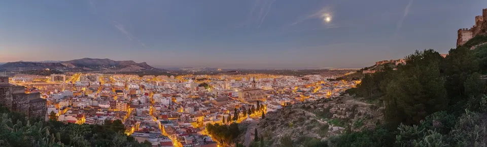 Vista panorámica de Sagunto al anochecer